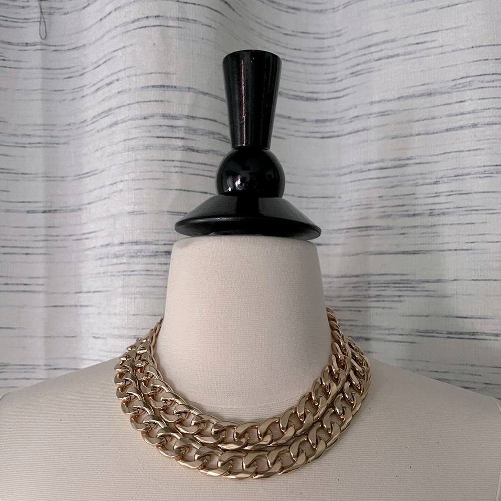 Fashion Nova chain choker